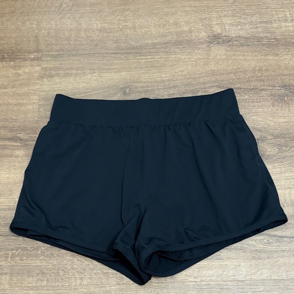 Fabletics Black Women's Shorts - Picture 1 of 4